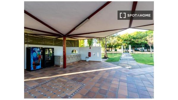 Casa de 5 dormitorios en alquiler en Colina Blanca, Sevilla
