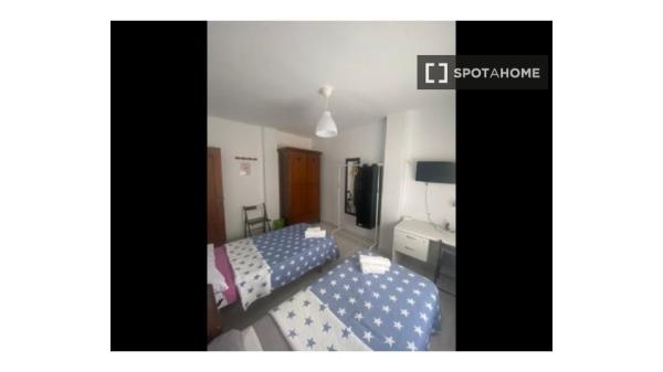 Alquiler de habitaciones en piso de 8 dormitorios en Málaga