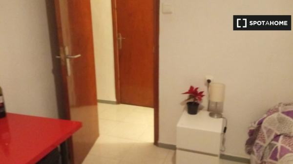 Chambre à louer dans un appartement de 2 chambres à Vistabella, Murcie