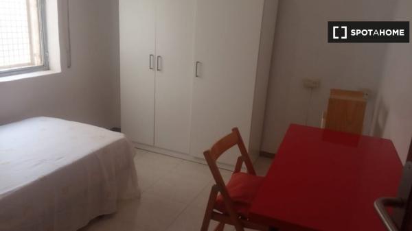 Chambre à louer dans un appartement de 2 chambres à Vistabella, Murcie