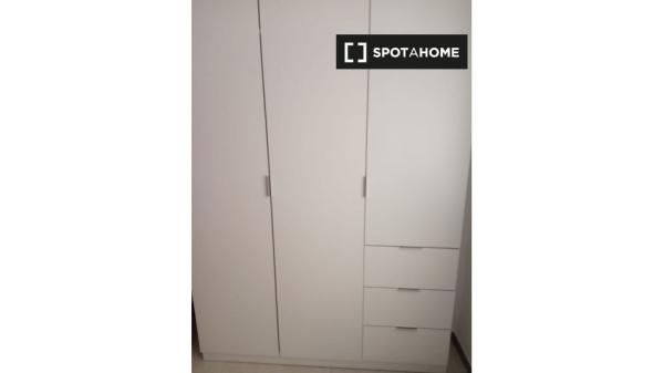 Chambre à louer dans un appartement de 2 chambres à Vistabella, Murcie