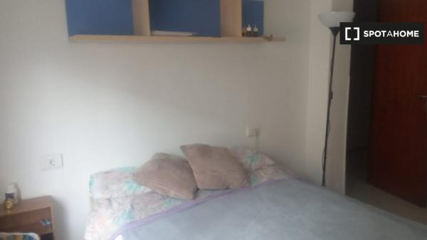 Chambre à louer dans un appartement de 2 chambres à Vistabella, Murcie