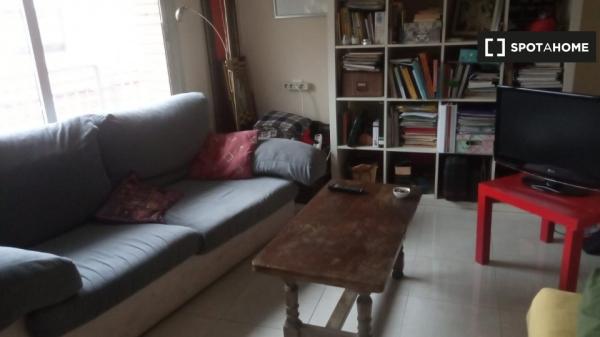 Room for rent in 2-bedroom apartment in Vistabella, Murcia