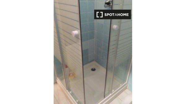 Room for rent in 2-bedroom apartment in Vistabella, Murcia