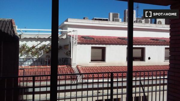 Room for rent in 2-bedroom apartment in Vistabella, Murcia