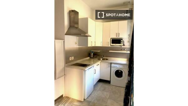 Apartamento completo de 2 dormitorios en Sevilla