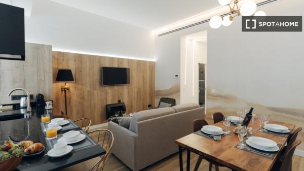 Se alquila piso de 2 habitaciones en Sevilla.