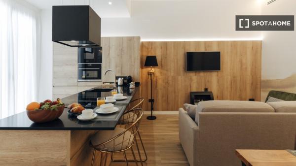 Se alquila piso de 2 habitaciones en Sevilla.