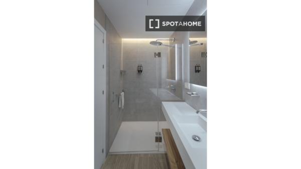 Se alquila piso de 2 habitaciones en Sevilla.