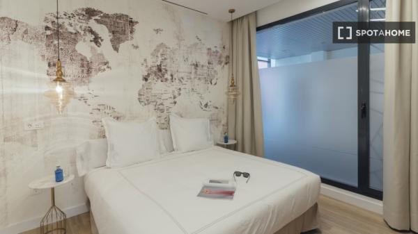 Se alquila piso de 2 habitaciones en Sevilla.