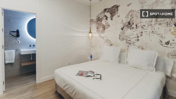 Se alquila piso de 2 habitaciones en Sevilla.