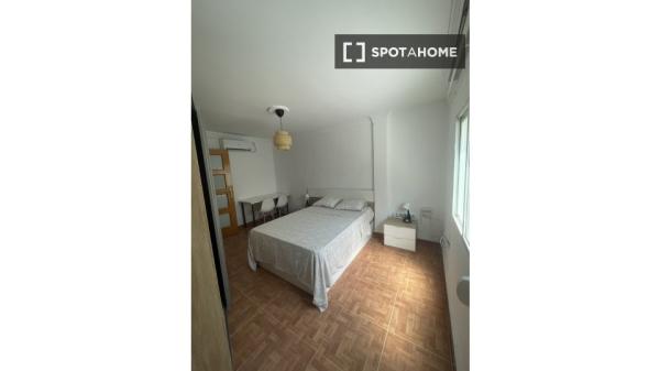 Alquiler de habitaciones en piso de 4 habitaciones en Málaga