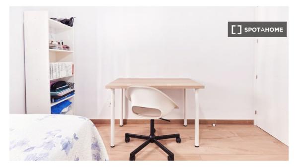 Se alquila habitación en piso compartido en Sevilla