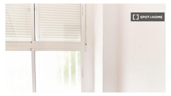 Se alquila habitación en piso compartido en Sevilla