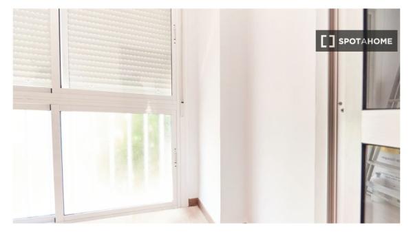 Se alquila habitación en piso compartido en Sevilla
