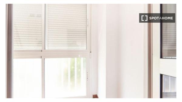 Se alquila habitación en piso compartido en Sevilla