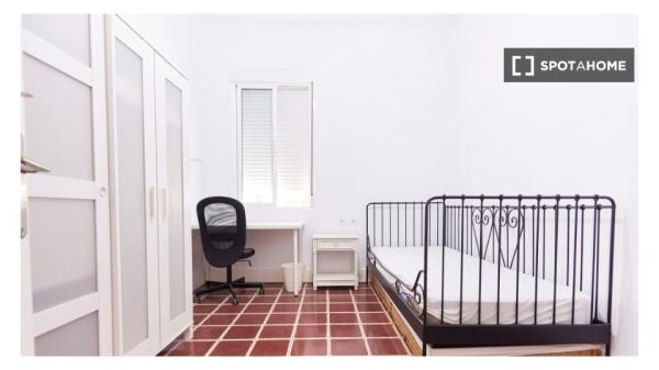 Se alquila habitación en piso compartido en Sevilla