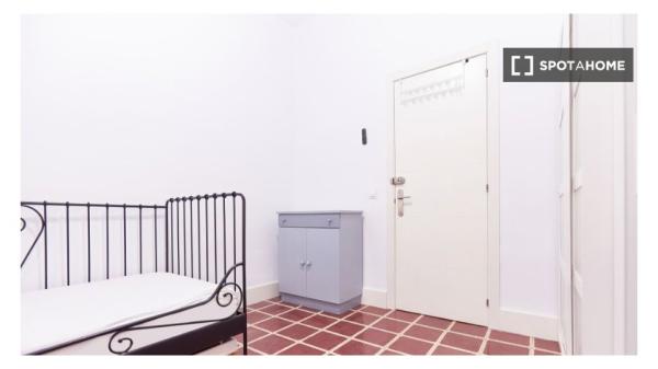 Se alquila habitación en piso compartido en Sevilla