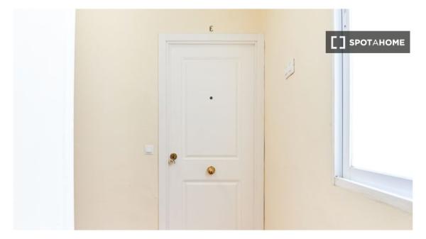 Se alquila habitación en piso compartido en Sevilla