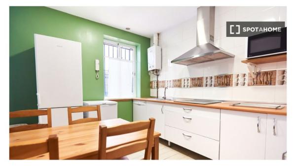Se alquila habitación en piso compartido en Sevilla