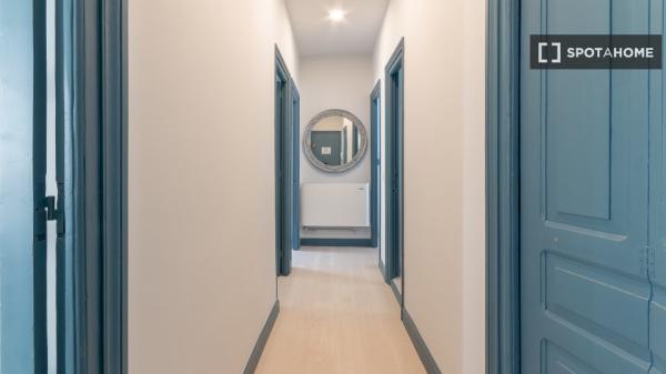 Se alquila habitación en piso compartido de 3 habitaciones en Barakaldo