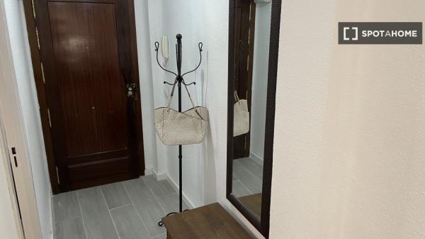 Se alquila habitación en piso de 4 dormitorios en Segalerva, Málaga