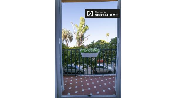 Apartamento de 3 dormitorios con balcón en alquiler en Triana, Sevilla