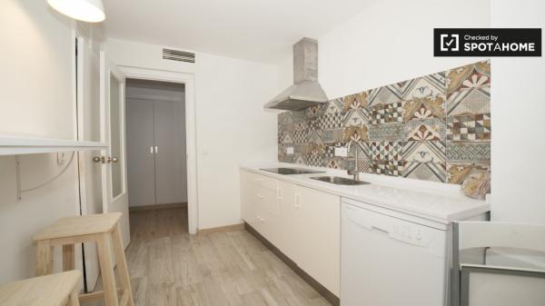 Apartamento de 3 dormitorios con balcón en alquiler en Triana, Sevilla