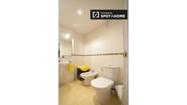 Apartamento de 3 dormitorios con balcón en alquiler en Triana, Sevilla