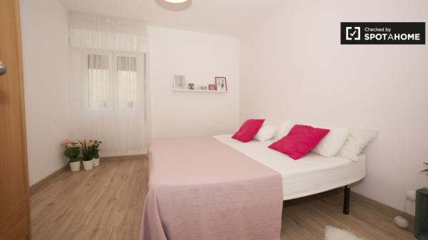 Apartamento de 3 dormitorios con balcón en alquiler en Triana, Sevilla