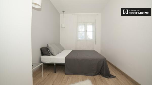 Apartamento de 3 dormitorios con balcón en alquiler en Triana, Sevilla