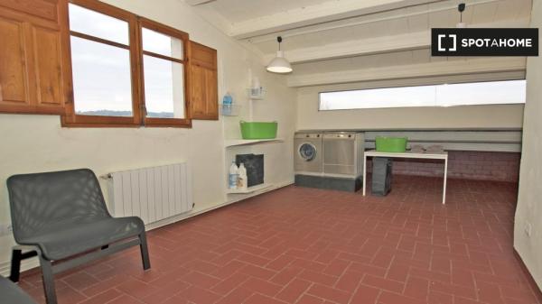 Cama en alquiler en habitación compartida en Bellaterra, Barcelona