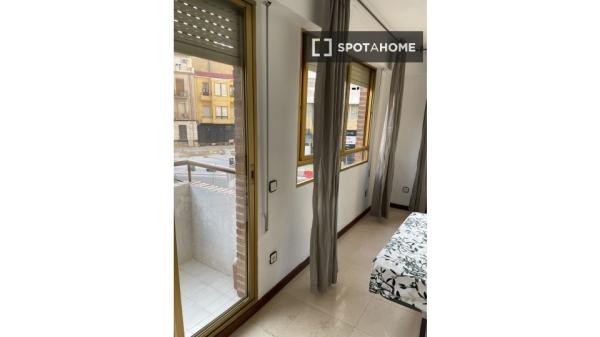 Alquiler de habitaciones en piso de 4 habitaciones en Alicante