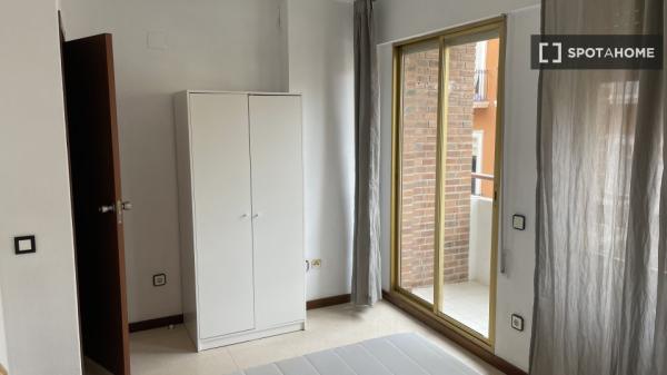 Alquiler de habitaciones en piso de 4 habitaciones en Alicante