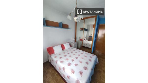 Room in shared apartment in Pamplona