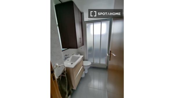 Room in shared apartment in Pamplona