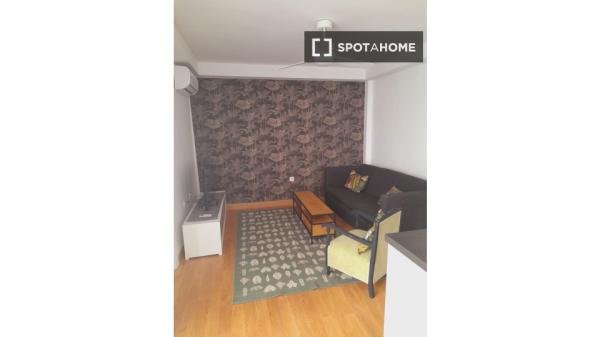 Apartamento de 2 habitaciones en alquiler en Granada, Granada