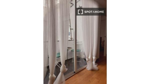 Apartamento de 2 habitaciones en alquiler en Granada, Granada