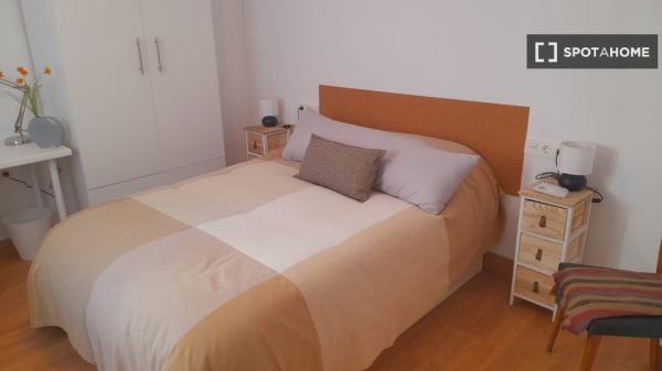 Apartamento de 2 habitaciones en alquiler en Granada, Granada
