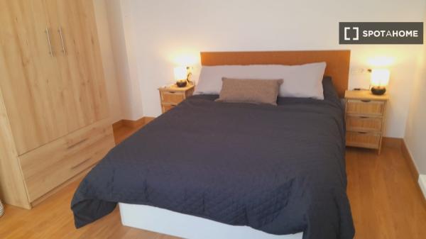 Apartamento de 2 habitaciones en alquiler en Granada, Granada