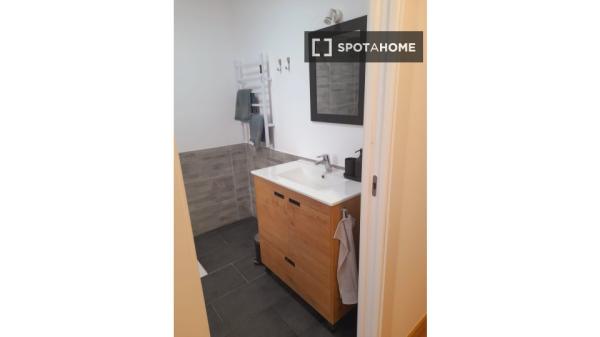 Apartamento de 2 habitaciones en alquiler en Granada, Granada