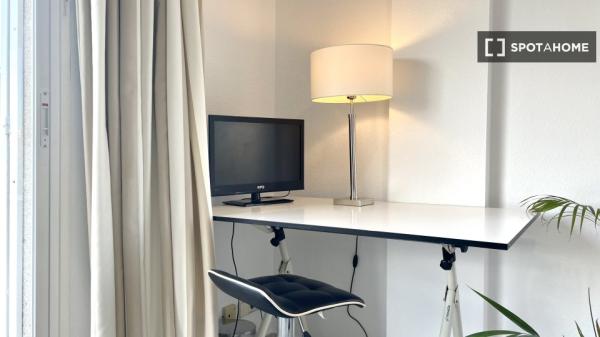 Room for rent in 3-bedroom apartment in Bons Aires, Palma