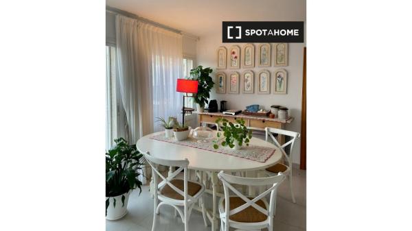 Room for rent in 3-bedroom apartment in Bons Aires, Palma