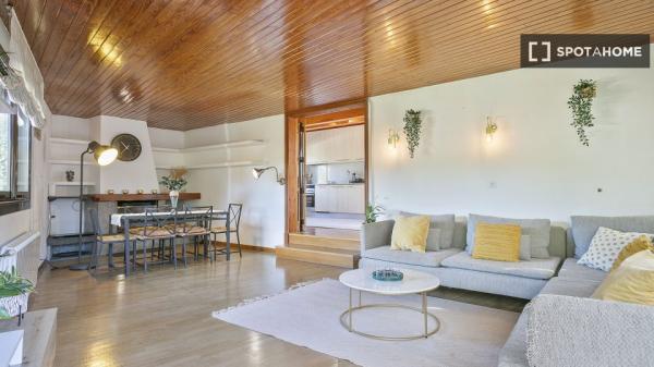 Pokój do wynajęcia w domu z 3 sypialniami w Barcelonie