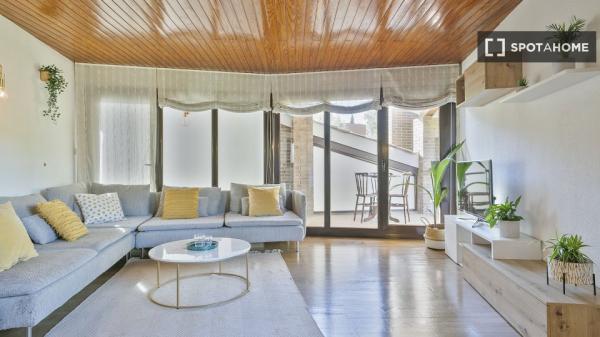 Pokój do wynajęcia w domu z 3 sypialniami w Barcelonie