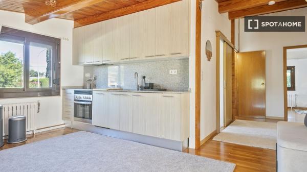 Pokój do wynajęcia w domu z 3 sypialniami w Barcelonie