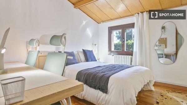 Pokój do wynajęcia w domu z 3 sypialniami w Barcelonie