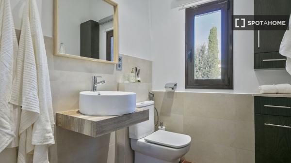 Pokój do wynajęcia w domu z 3 sypialniami w Barcelonie