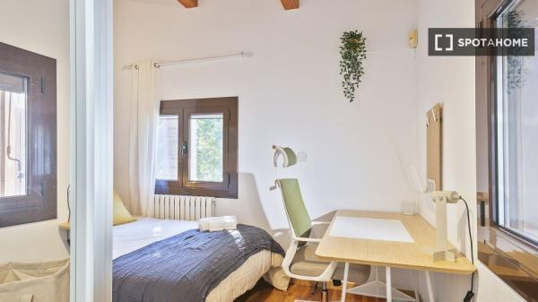 Chambre à louer dans une maison de 3 chambres à Barcelone