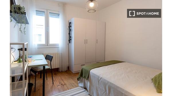 Chambre à louer dans un appartement de 5 chambres à Bilbao, Bilbao